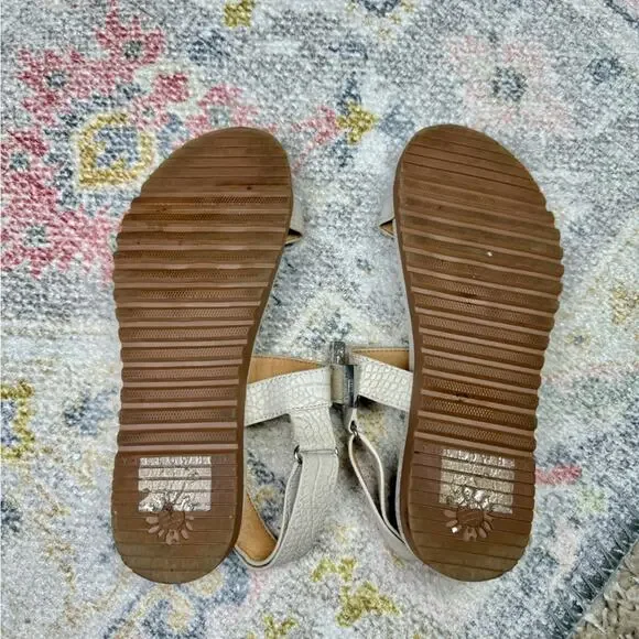Yellow Box Weston Beige Adjustable Sandals Size 6 - Picture 9 of 11